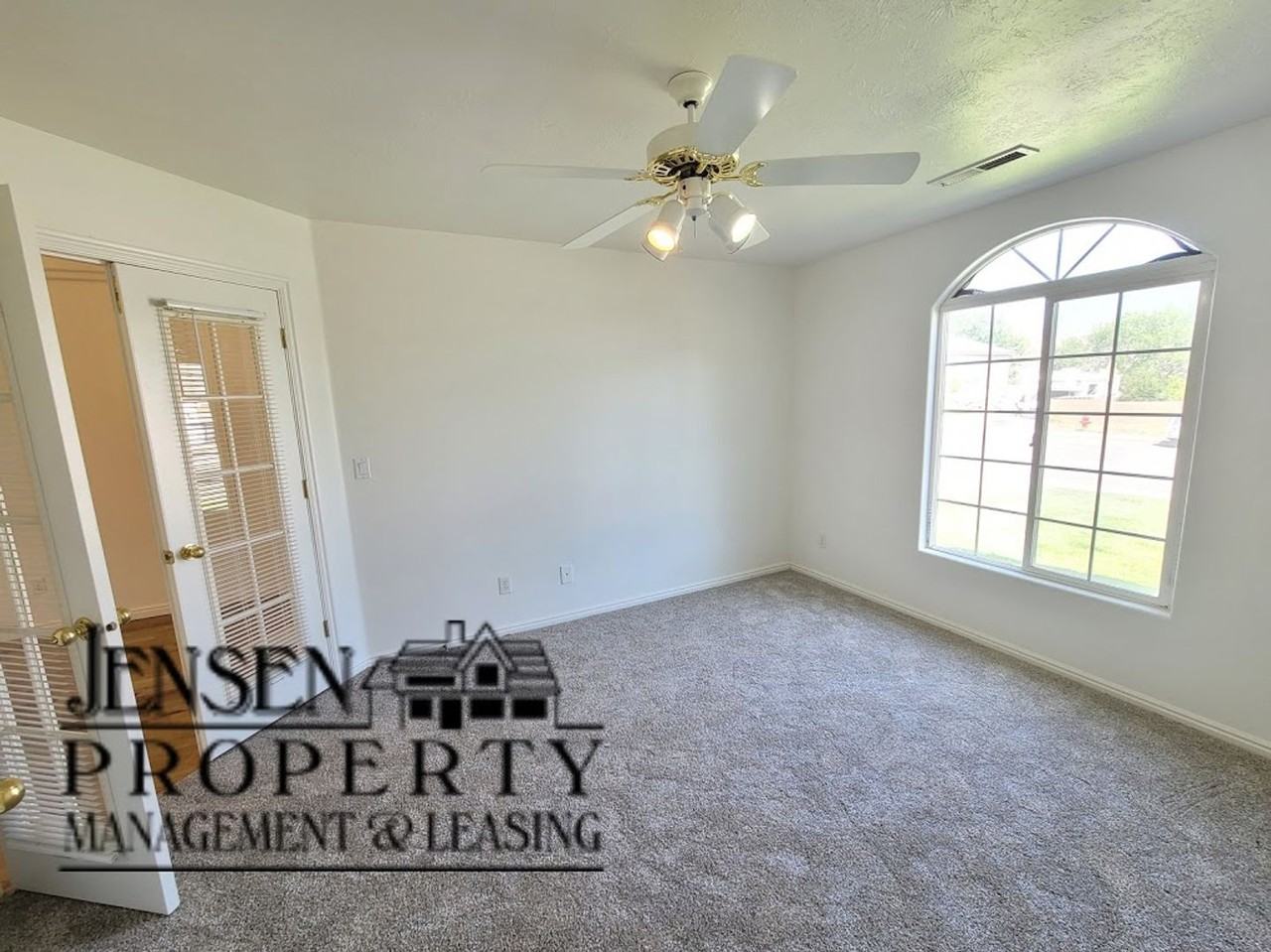 3851 W 200 N - Photo 7 of 17