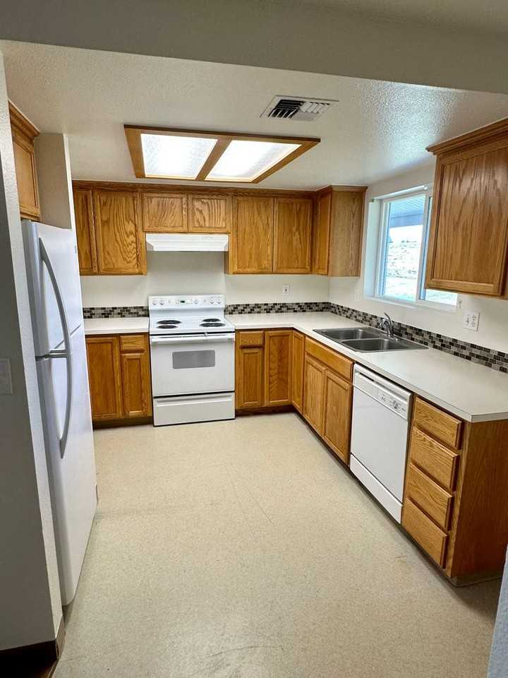825 Morse Ave Sw - Photo 4 of 12