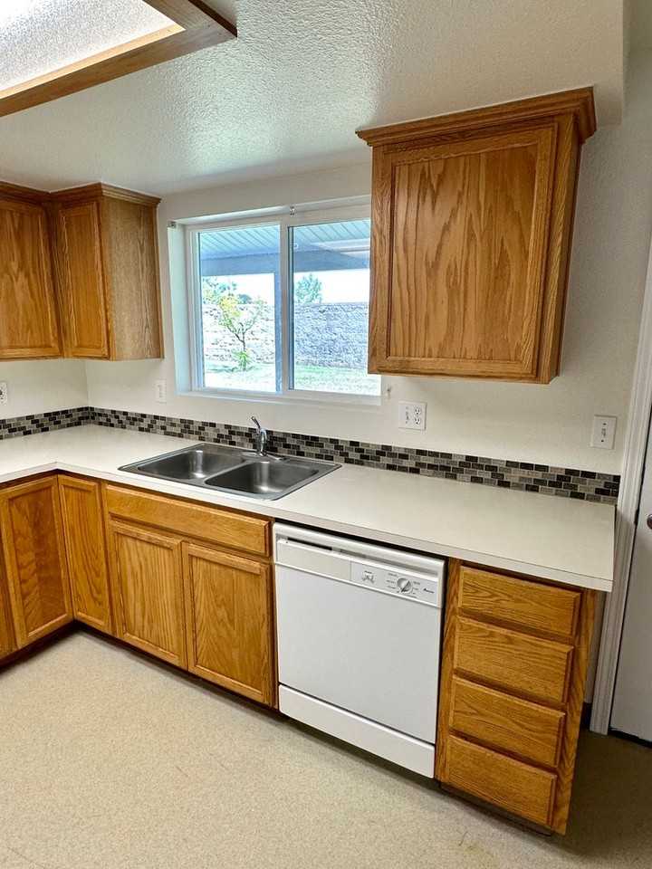 825 Morse Ave Sw - Photo 6 of 12