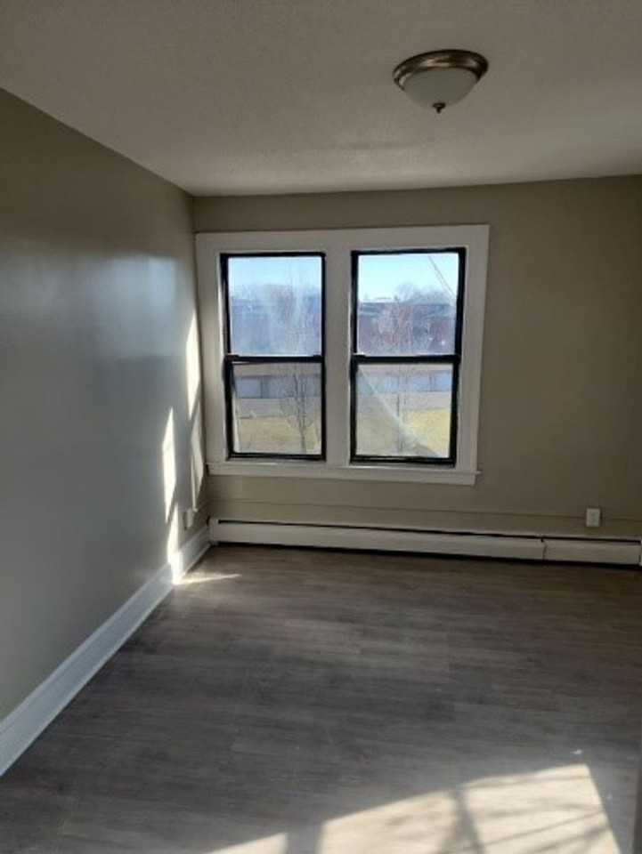 1517 Whitmore St - Photo 2 of 12