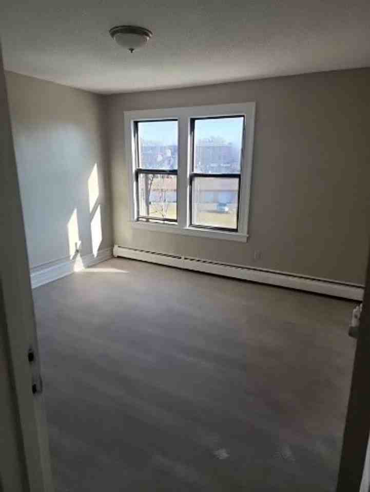 1517 Whitmore St - Photo 3 of 12