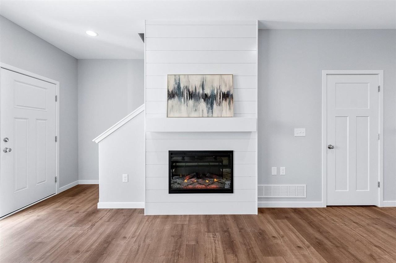 623-627 Catherine Drive - Photo 3 of 25