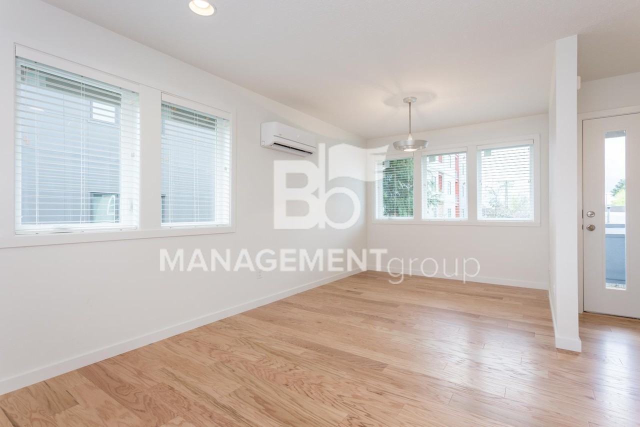 4038 Northeast Garfield Avenue - Photo 5 of 16