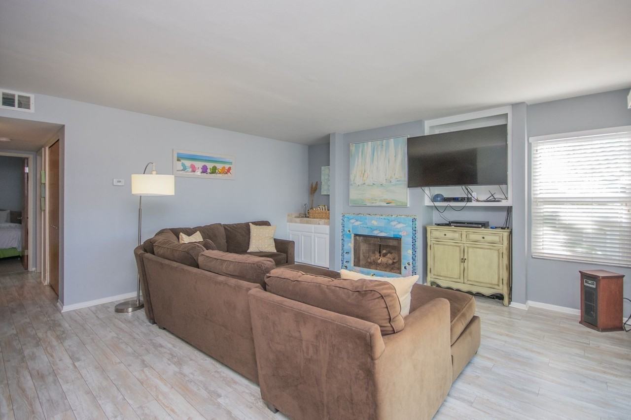 910 S Pacific St #2 - Photo 5 of 18