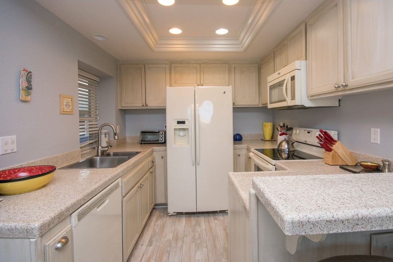 910 S Pacific St #2 - Photo 7 of 18