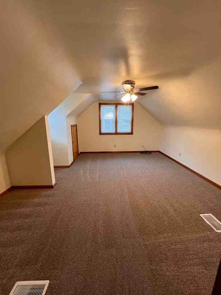 154 S Kimberly Ave - Photo 2 of 15