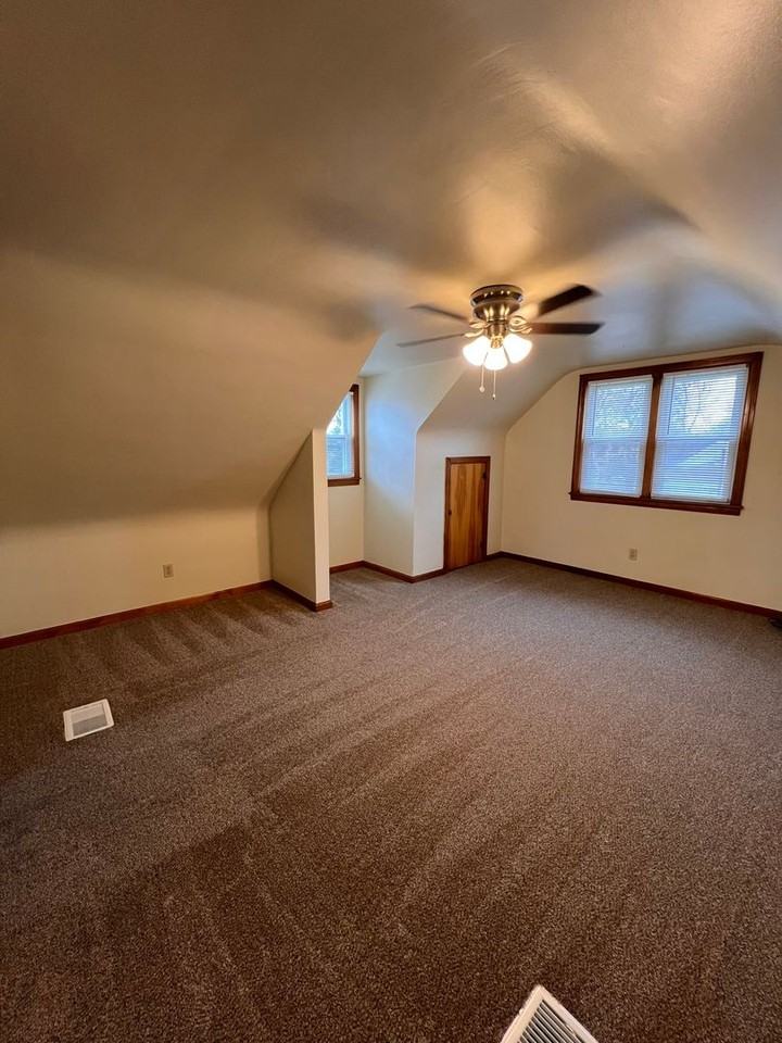 154 S Kimberly Ave - Photo 3 of 15