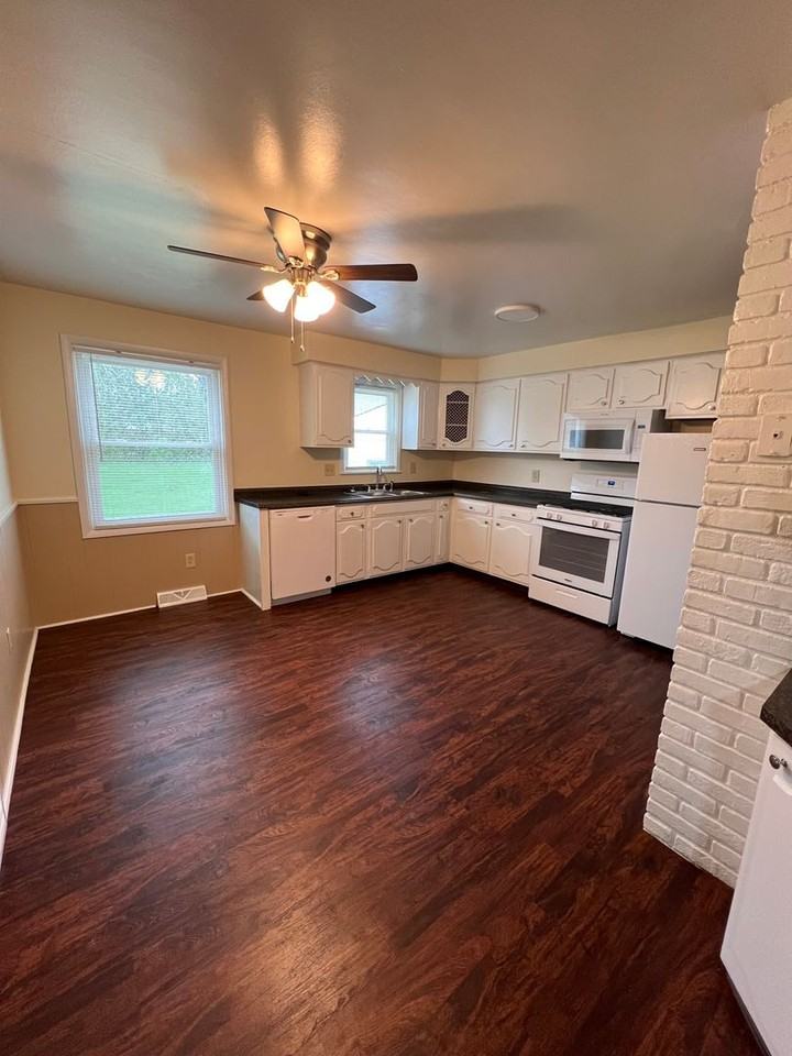 154 S Kimberly Ave - Photo 6 of 15