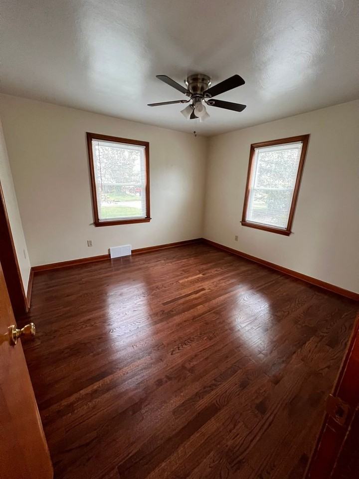 154 S Kimberly Ave - Photo 7 of 15
