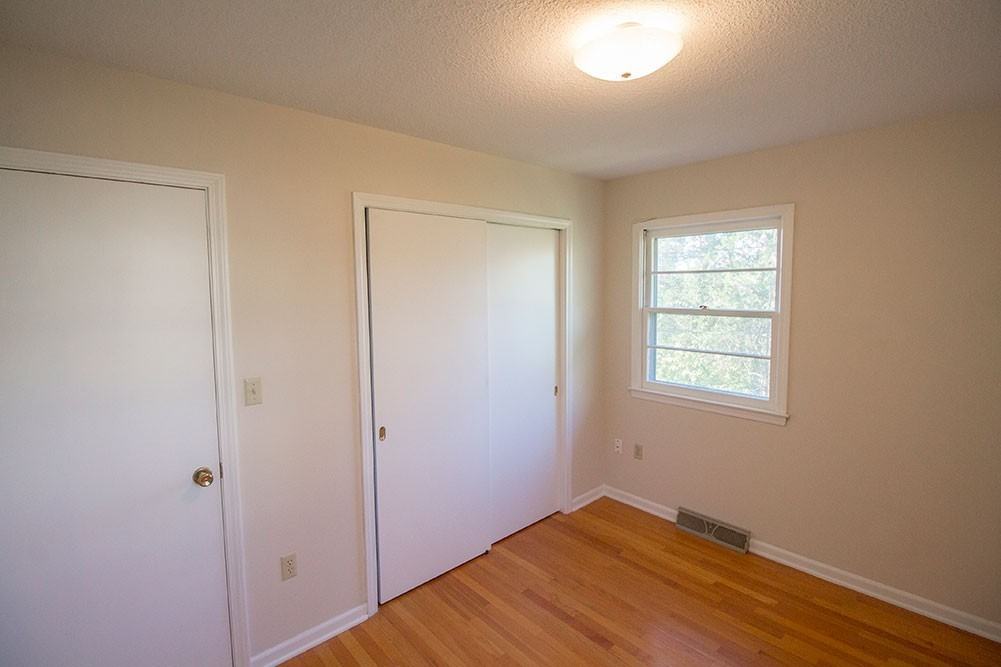 1207 White Oak Ln - Photo 7 of 30