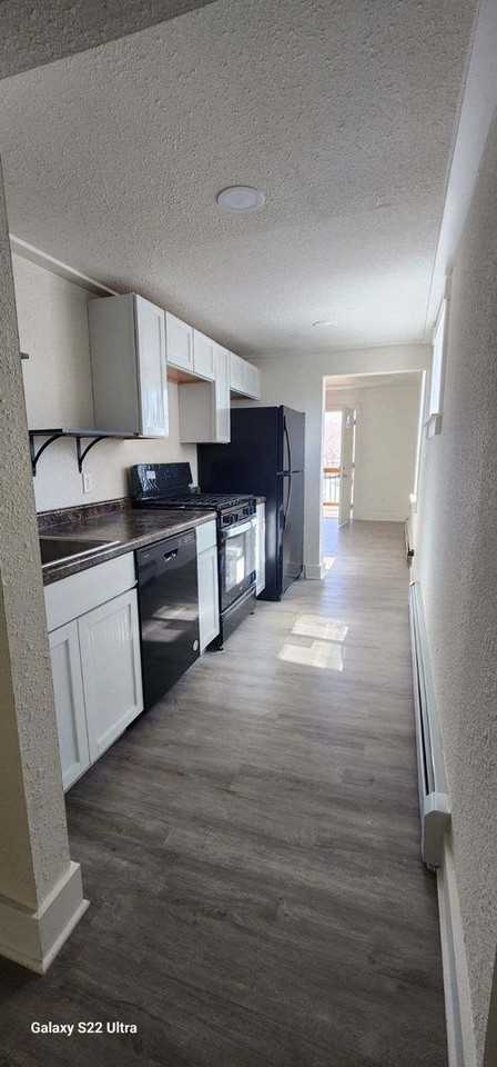 610 W 24th St - Photo 2 of 12