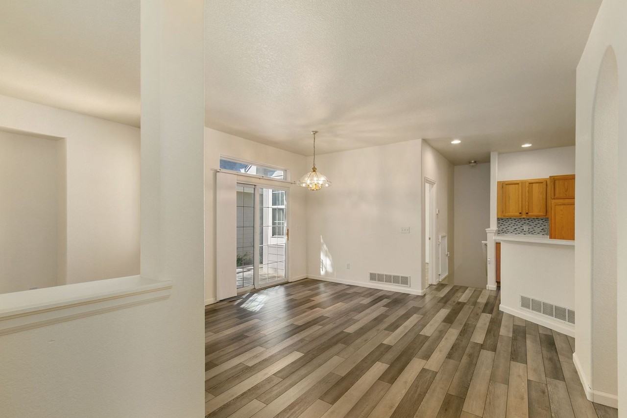 1861 Indian Hills Cir - Photo 3 of 24