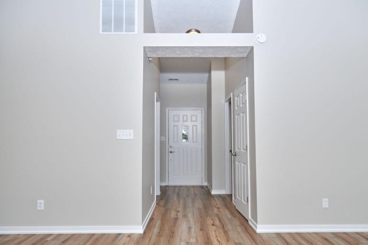 401 Nottingham Ln - Photo 3 of 16