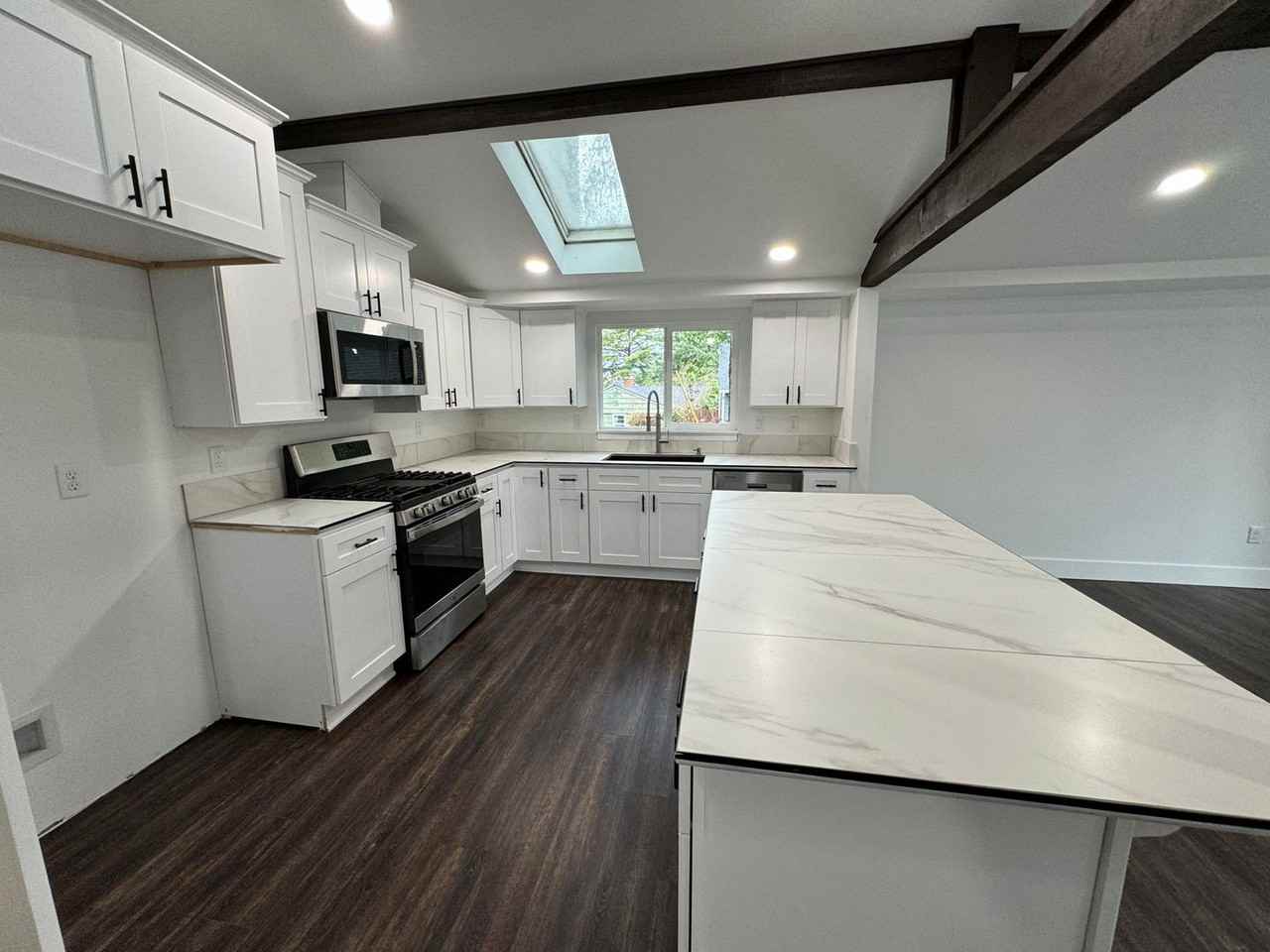 10054 Sw 35th Ave - Photo 3 of 12