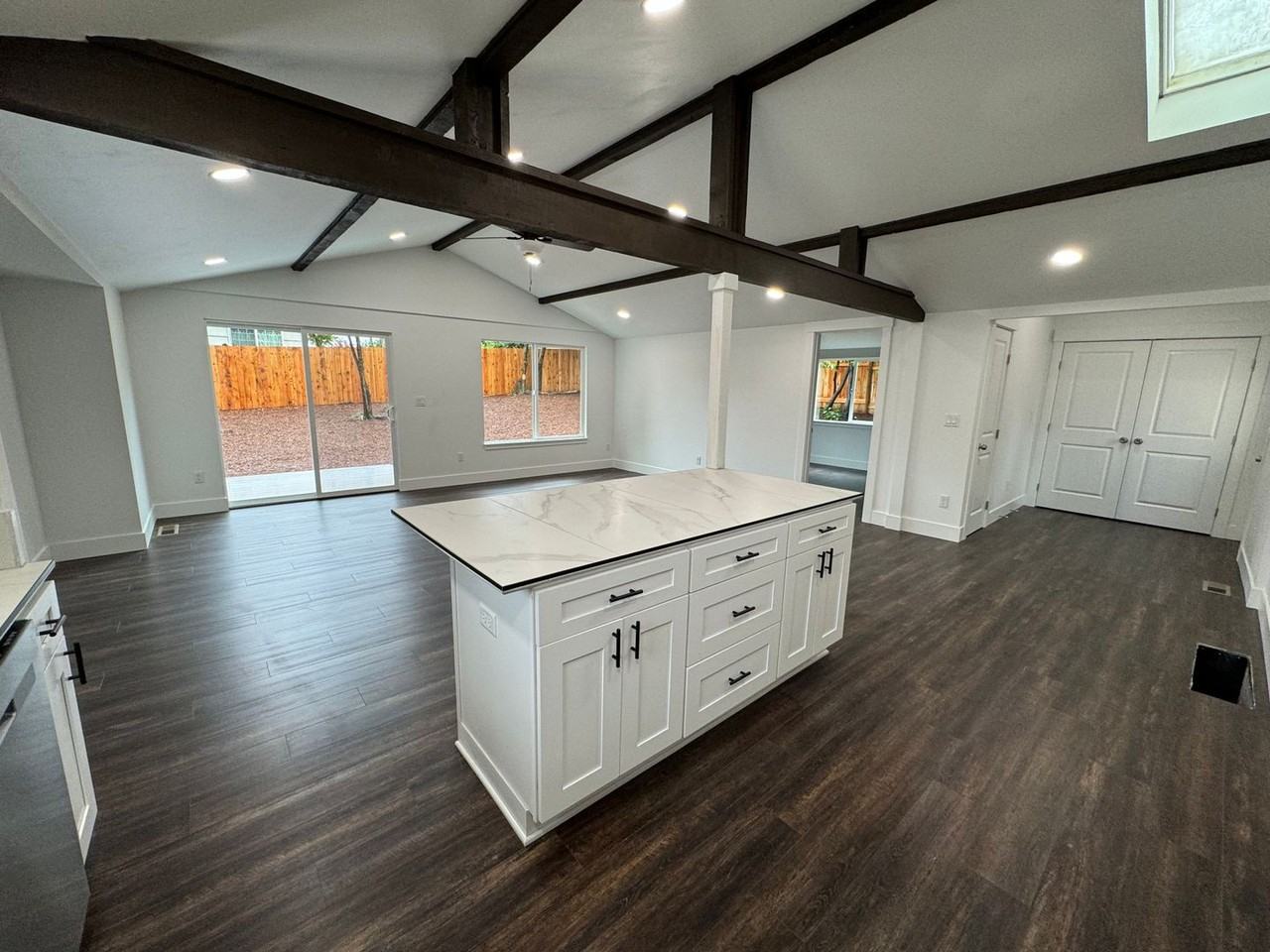 10054 Sw 35th Ave - Photo 4 of 12