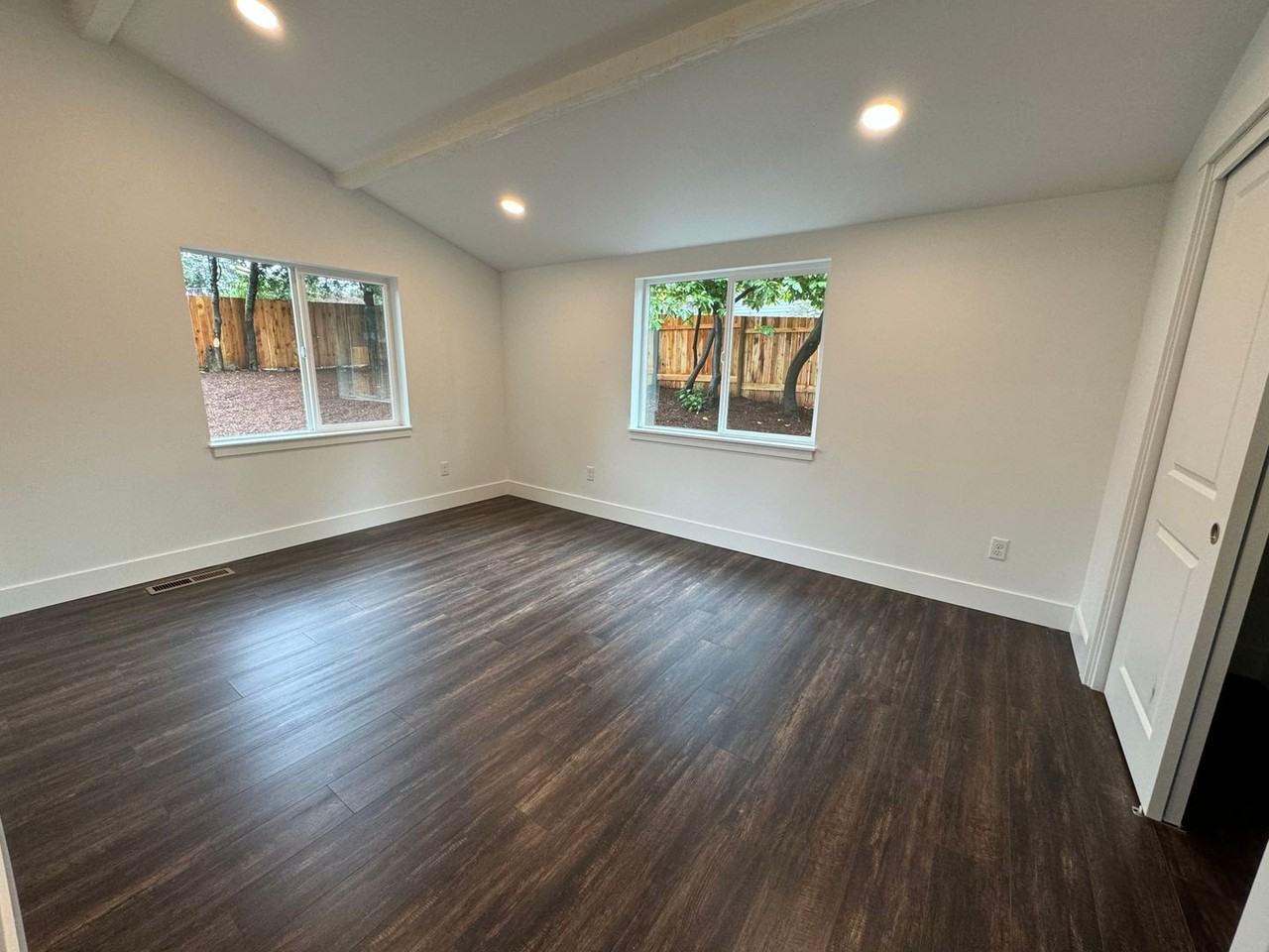 10054 Sw 35th Ave - Photo 5 of 12