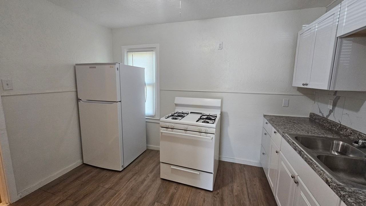 1928 Nw 18th Ave - Photo 5 of 10