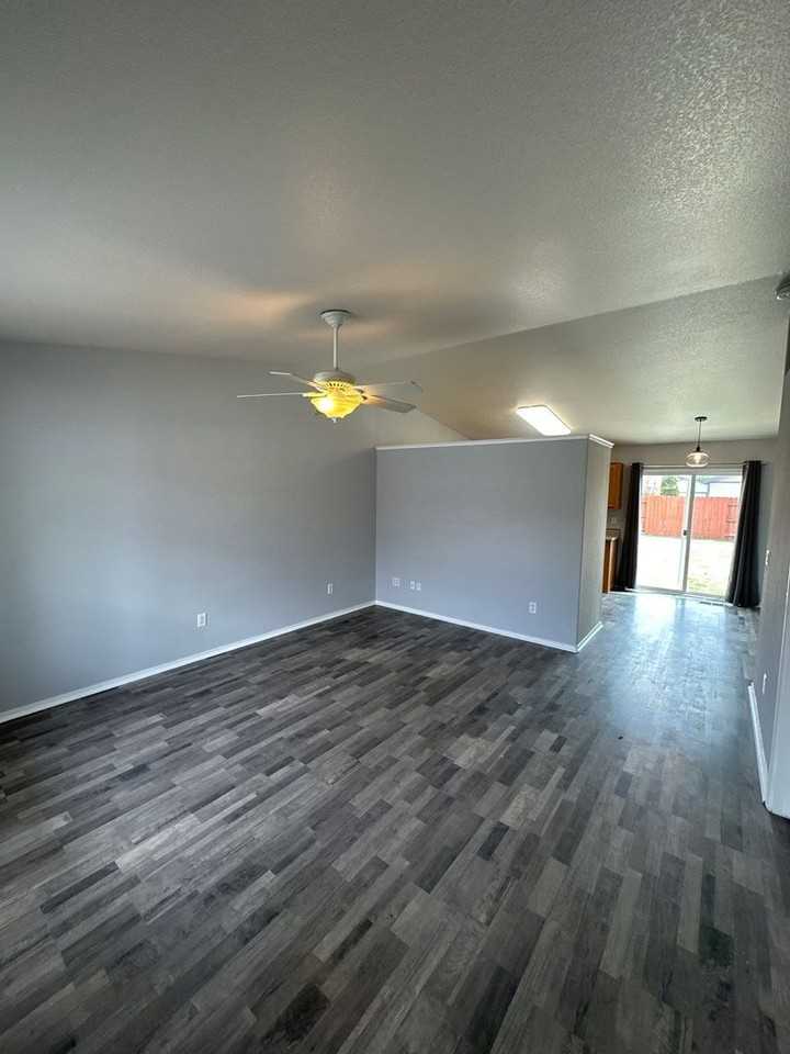 17644 Thomasville Ct - Photo 2 of 19