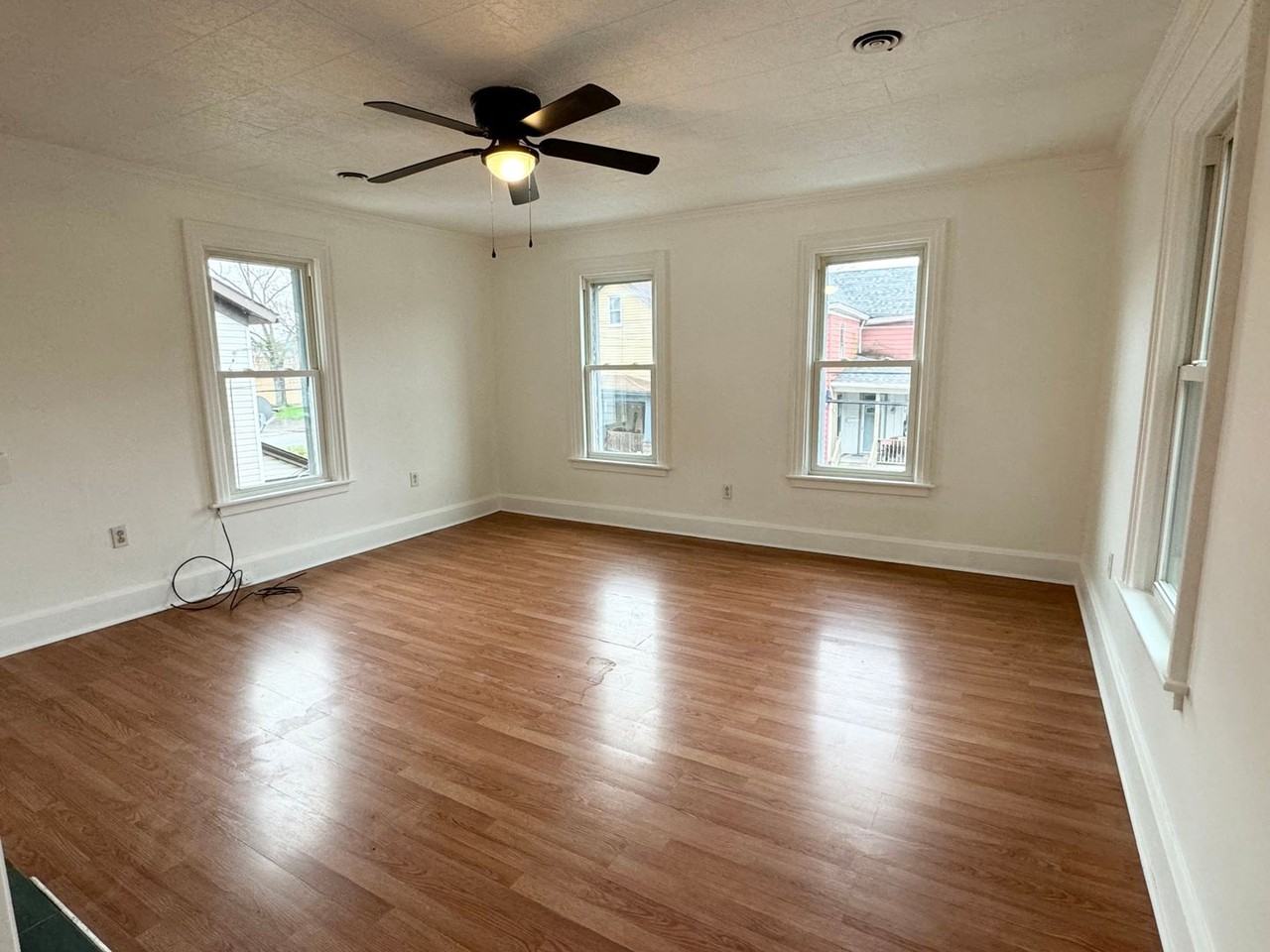 825 11th Ave - Photo 3 of 8