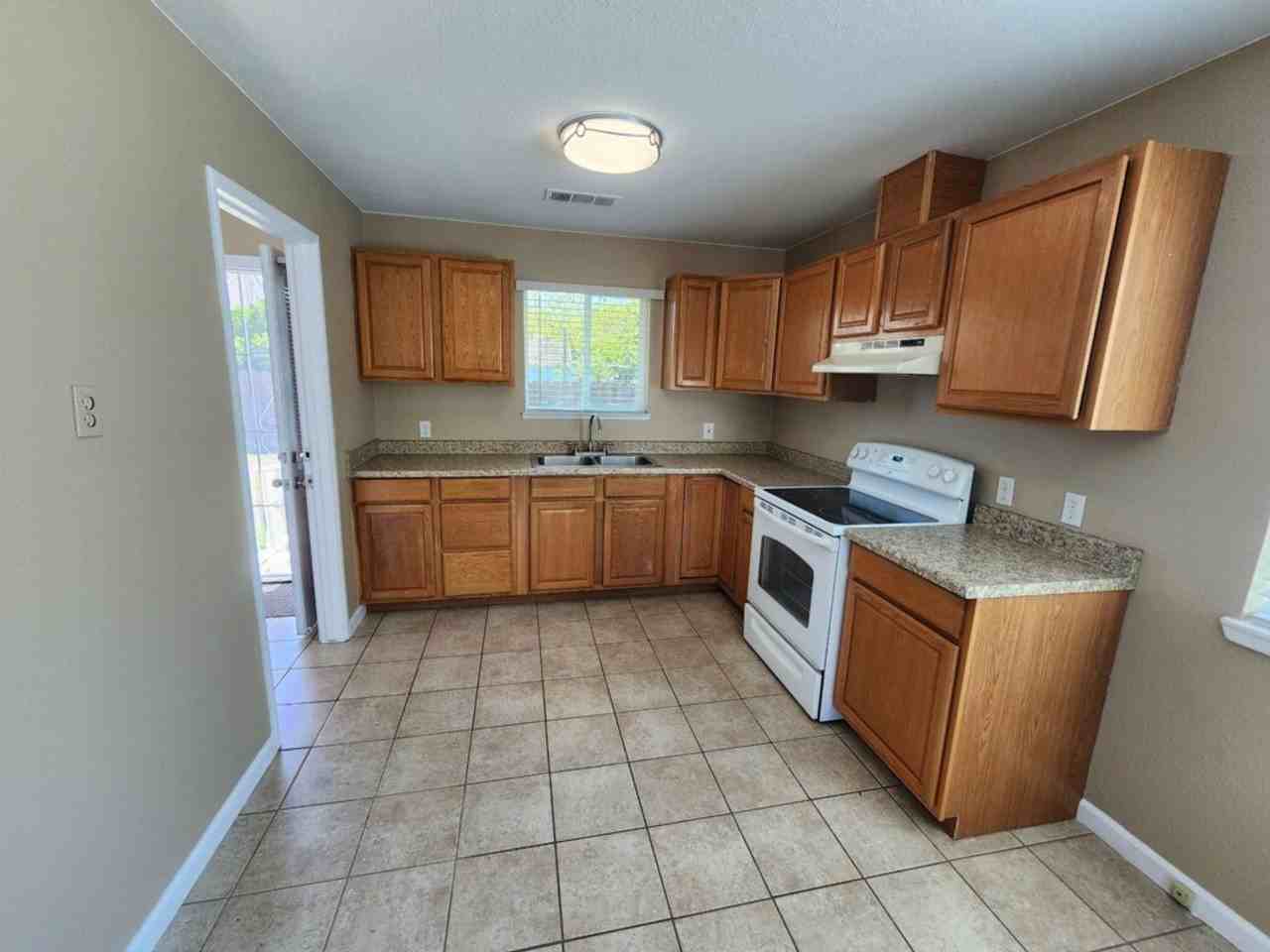 8480 Birch St - Photo 2 of 6