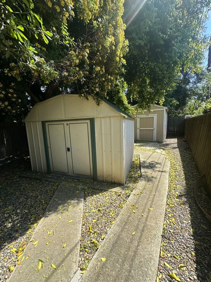 345 N Todd St - Photo 4 of 49