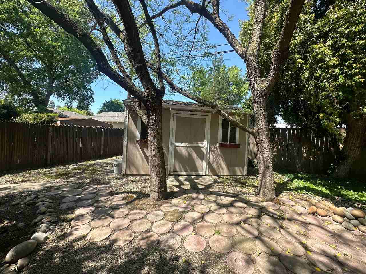 345 N Todd St - Photo 5 of 49