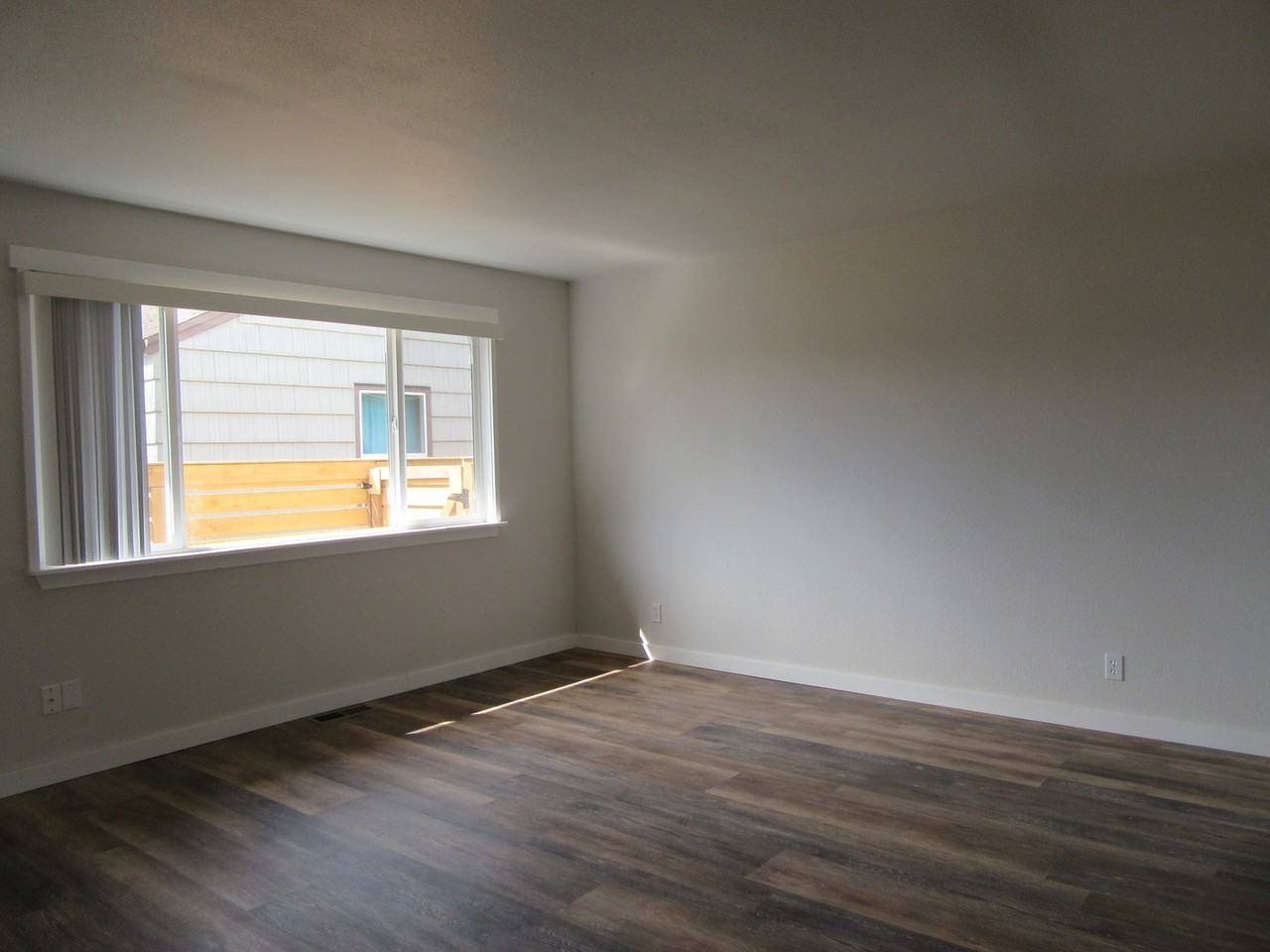 850 2nd Ave N - Photo 4 of 13