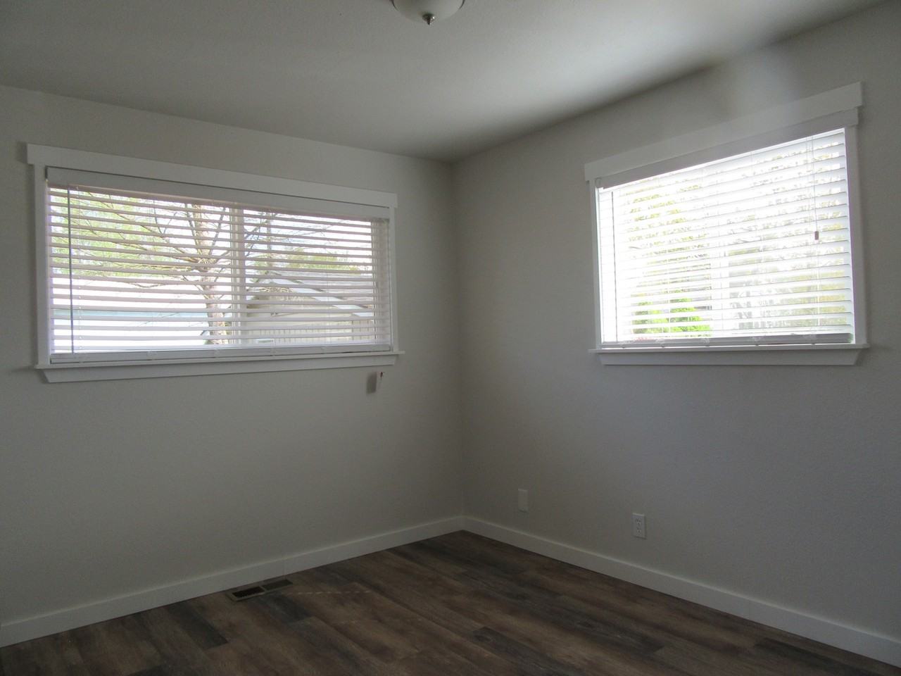 850 2nd Ave N - Photo 6 of 13