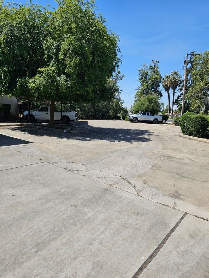 Parkview Apartments* - Photo 3 of 14