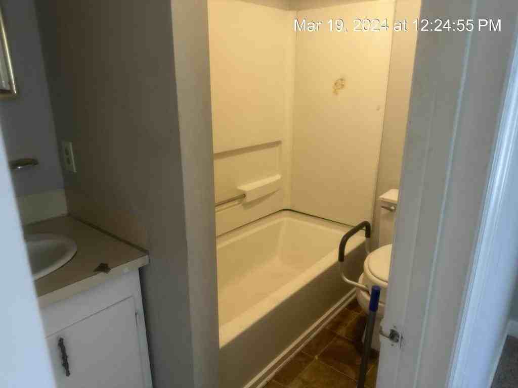 910 Juniper St - Photo 2 of 9