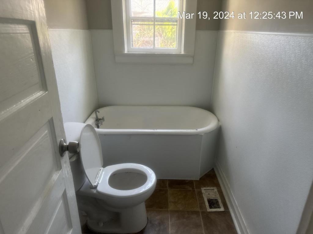 910 Juniper St - Photo 3 of 9