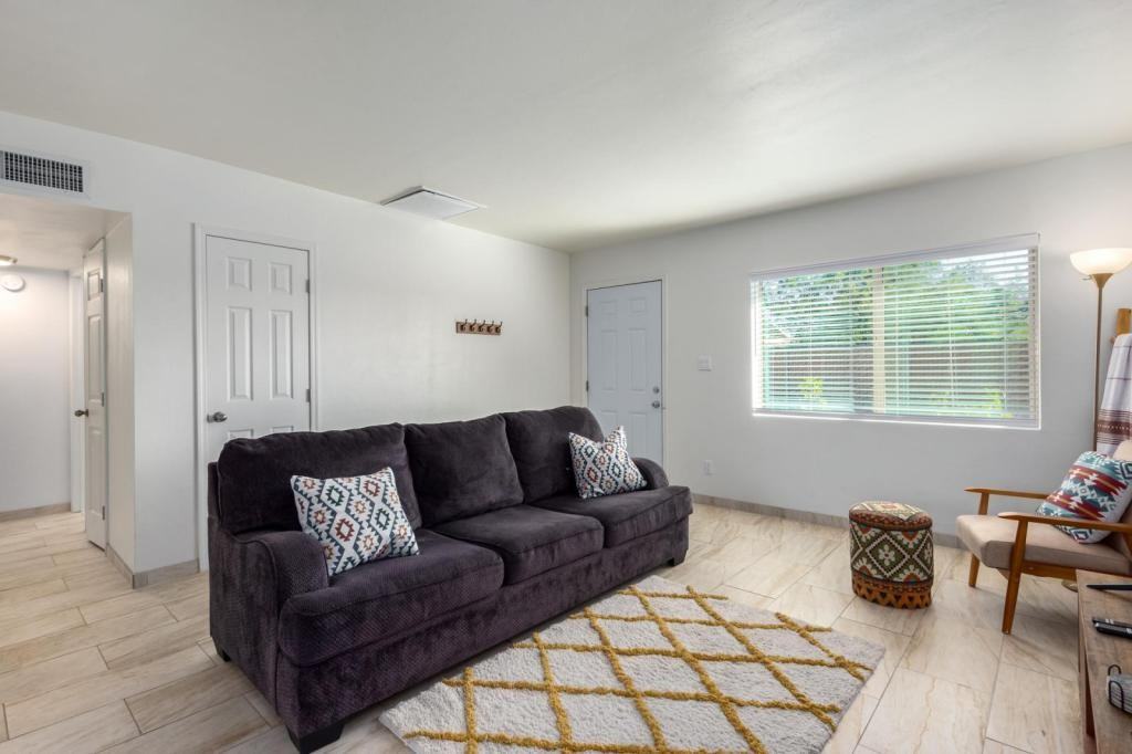 1629 E 13th St - Photo 2 of 24