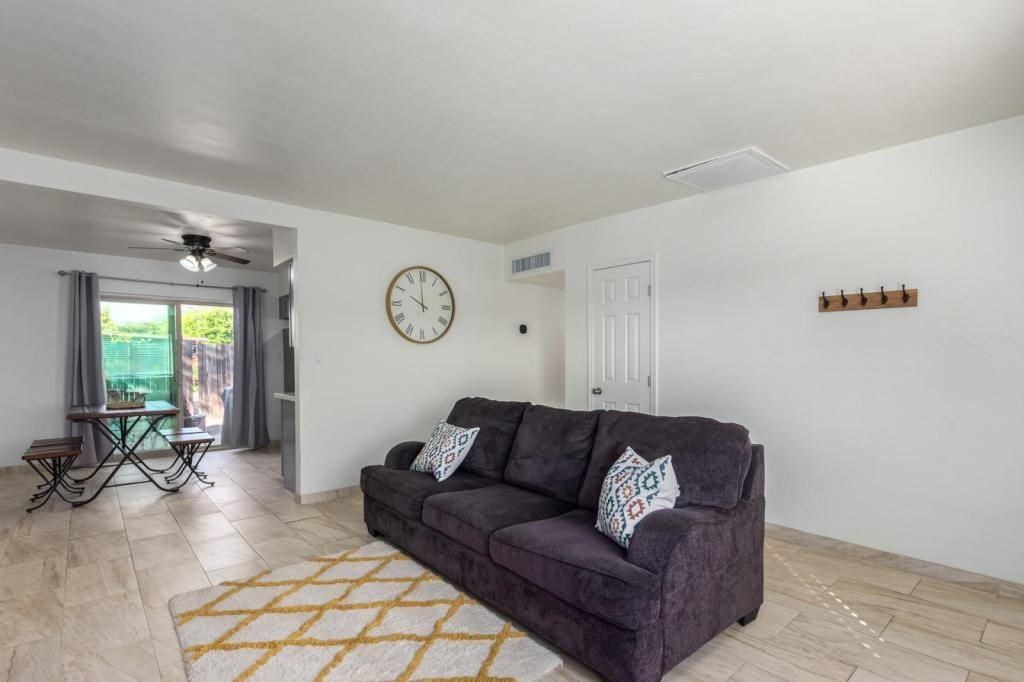 1629 E 13th St - Photo 4 of 24