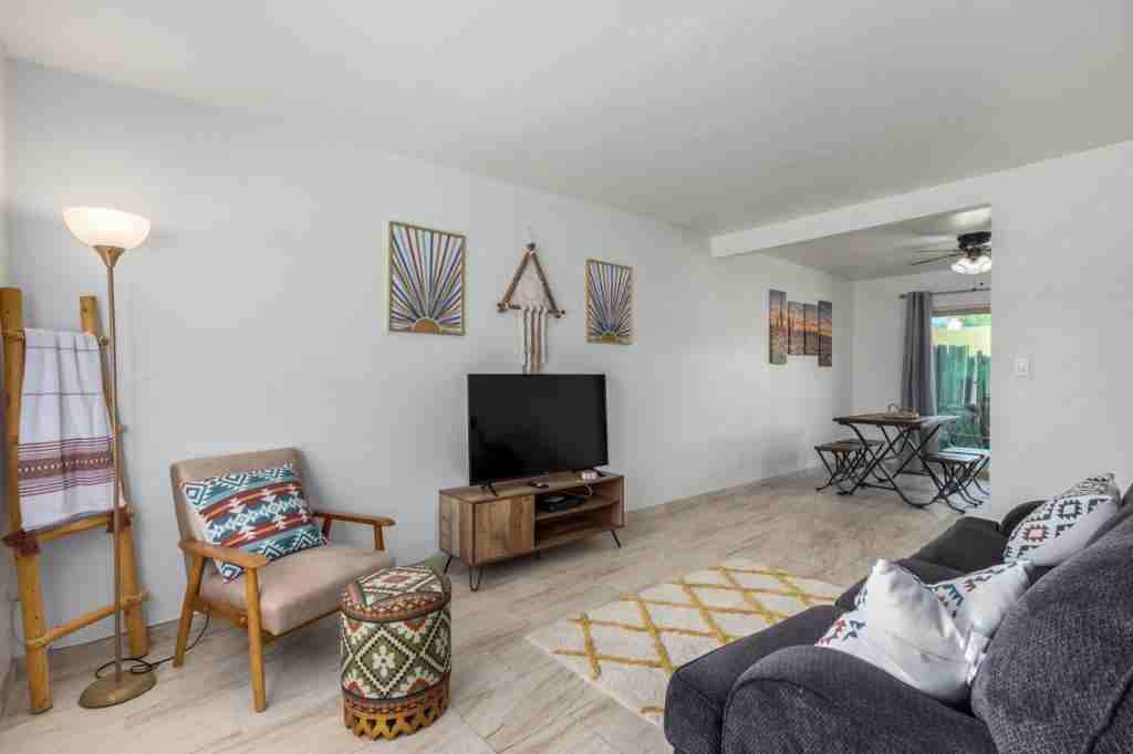 1629 E 13th St - Photo 5 of 24