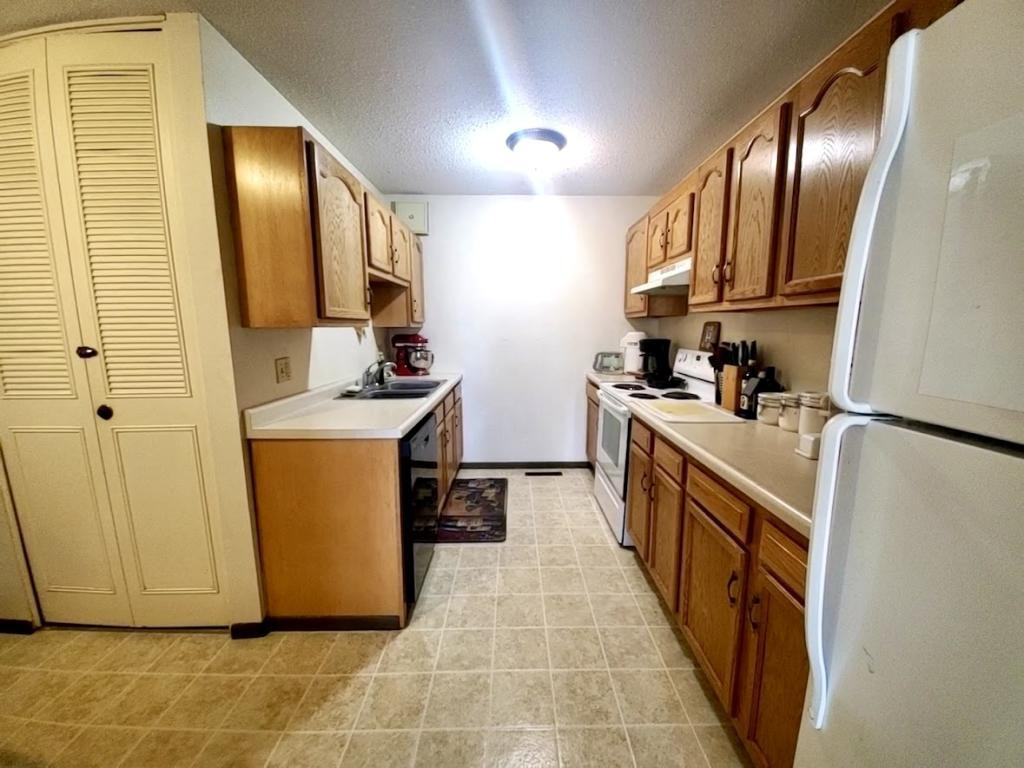 3407 Harcourt Dr - Photo 3 of 14