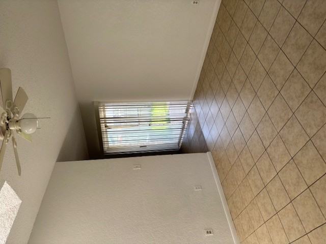 1402 Ashley Dr - Photo 3 of 8