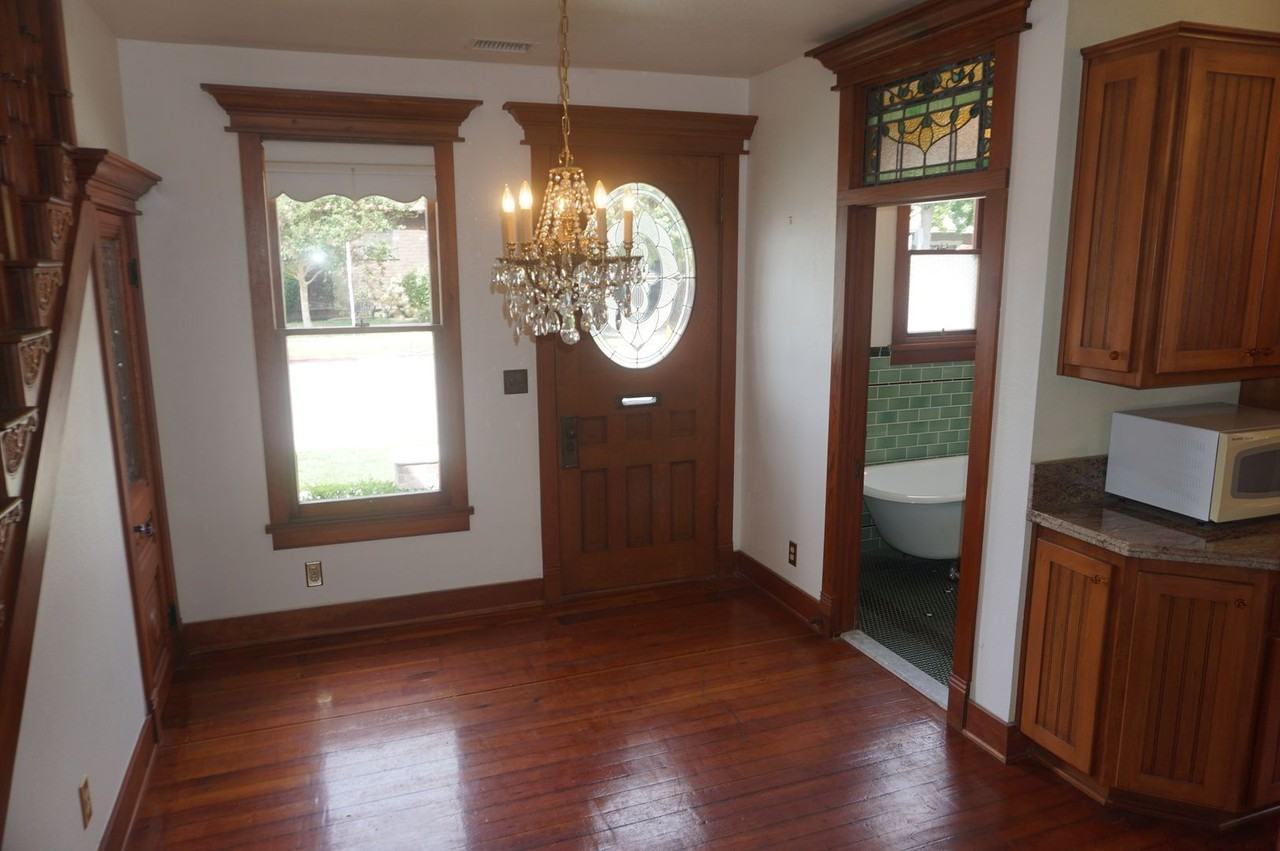 191 N Grand St - Photo 5 of 25