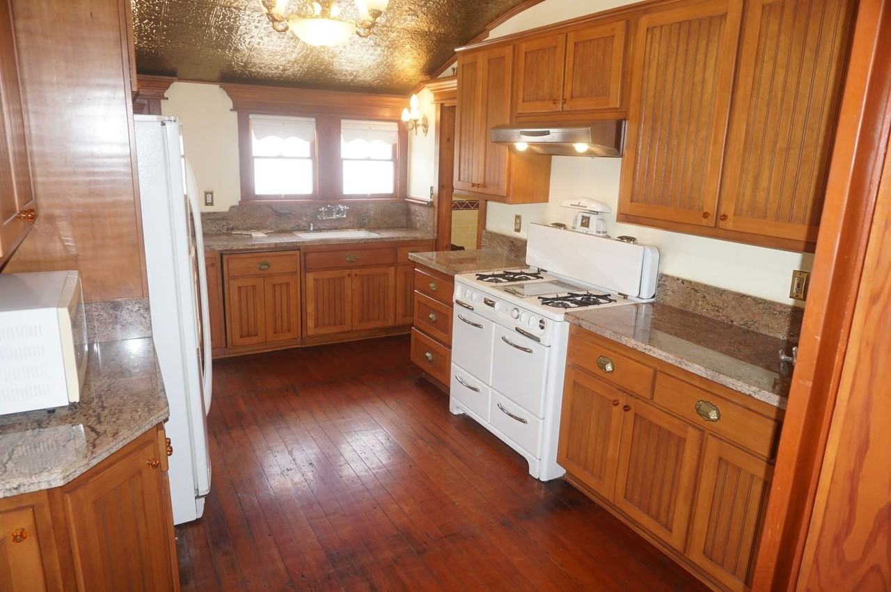 191 N Grand St - Photo 7 of 25