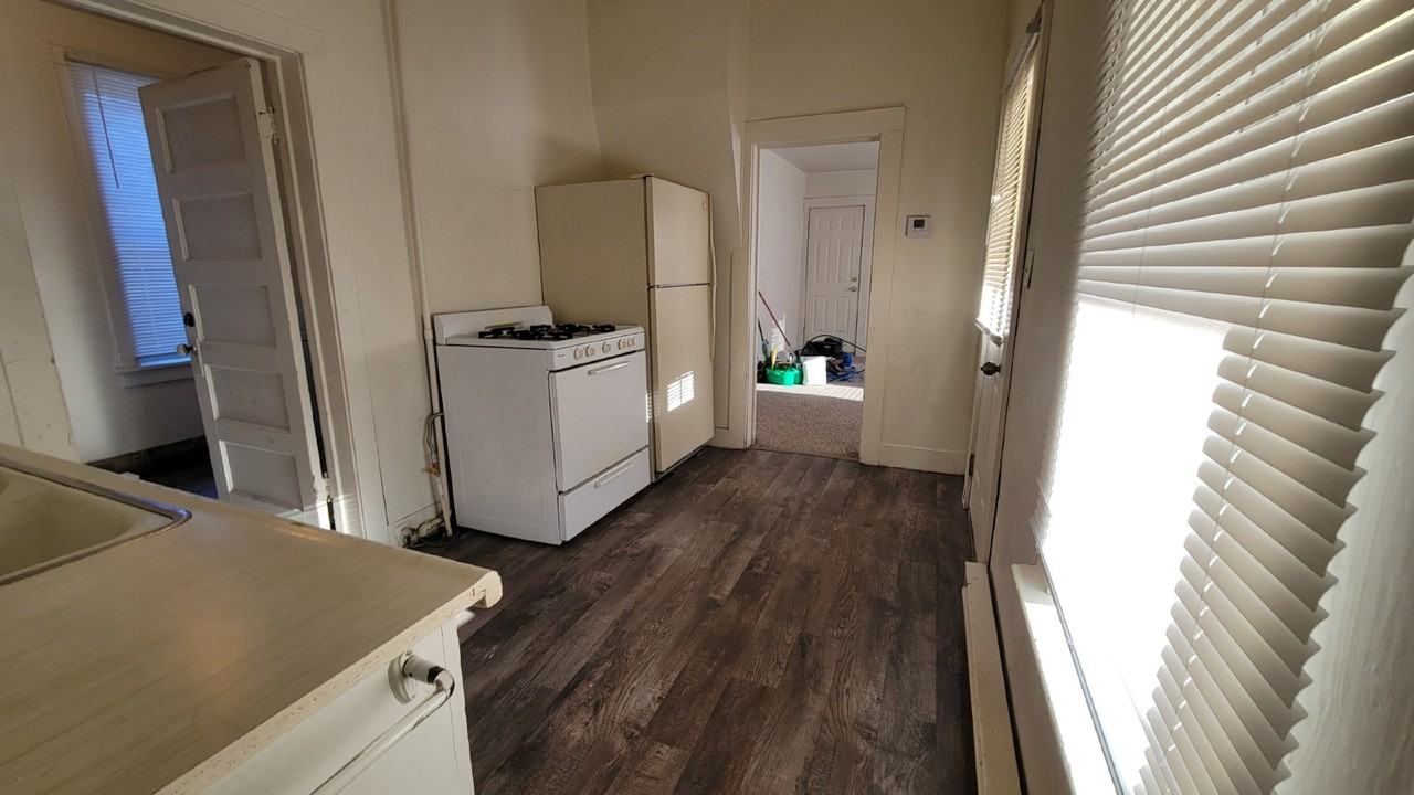 1563 E Madison St - Photo 5 of 10