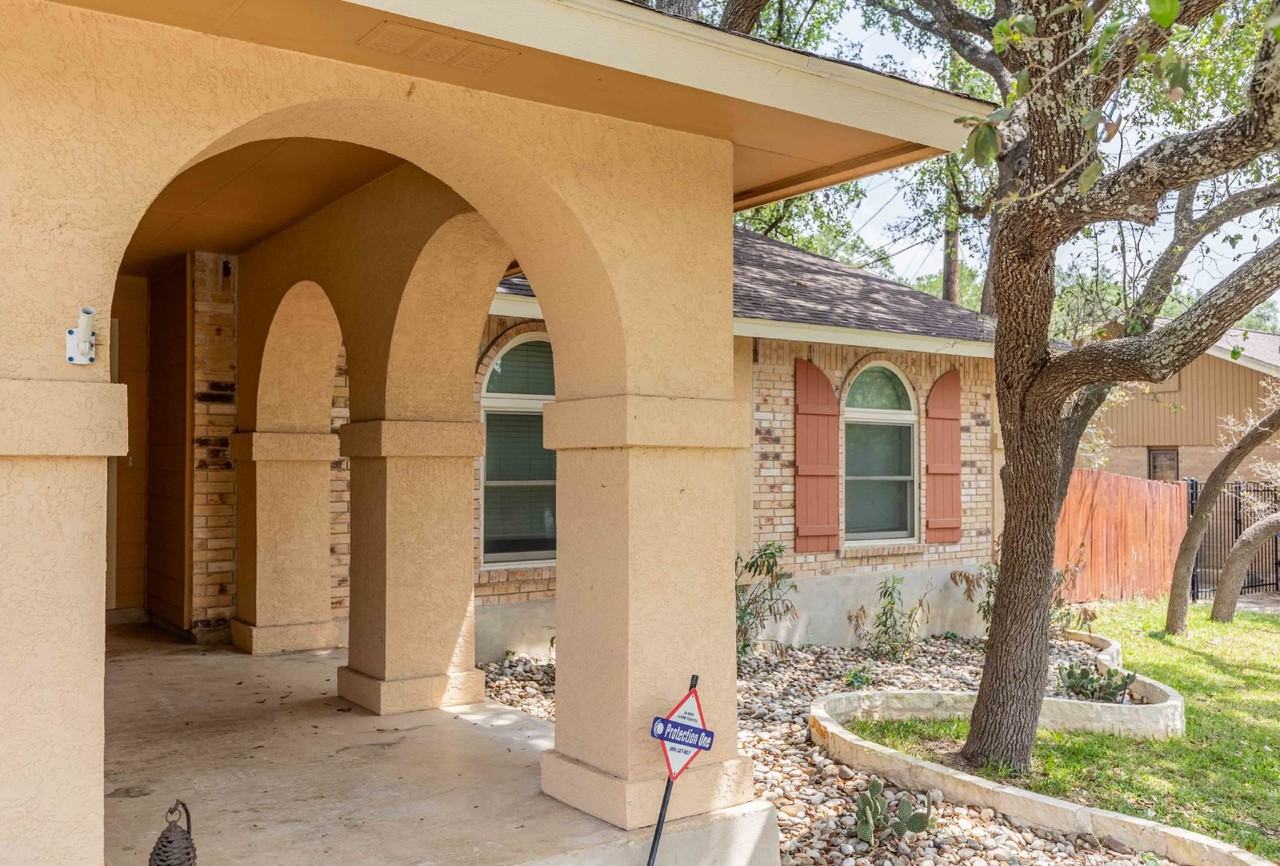 2331 Bluffridge St - Photo 3 of 40