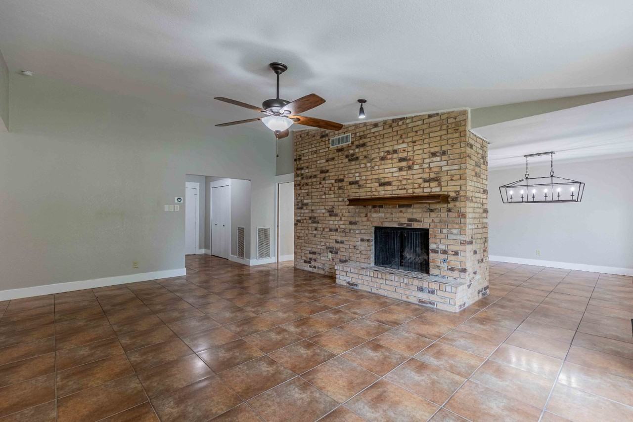 2331 Bluffridge St - Photo 7 of 40