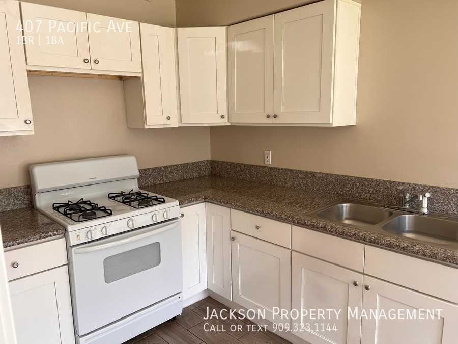 407 Pacific Avenue - Photo 5 of 10