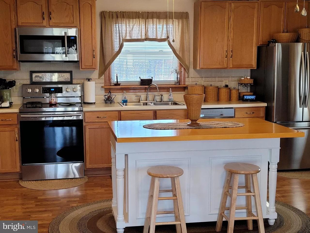 305 Phillips St #NA - Photo 2 of 7