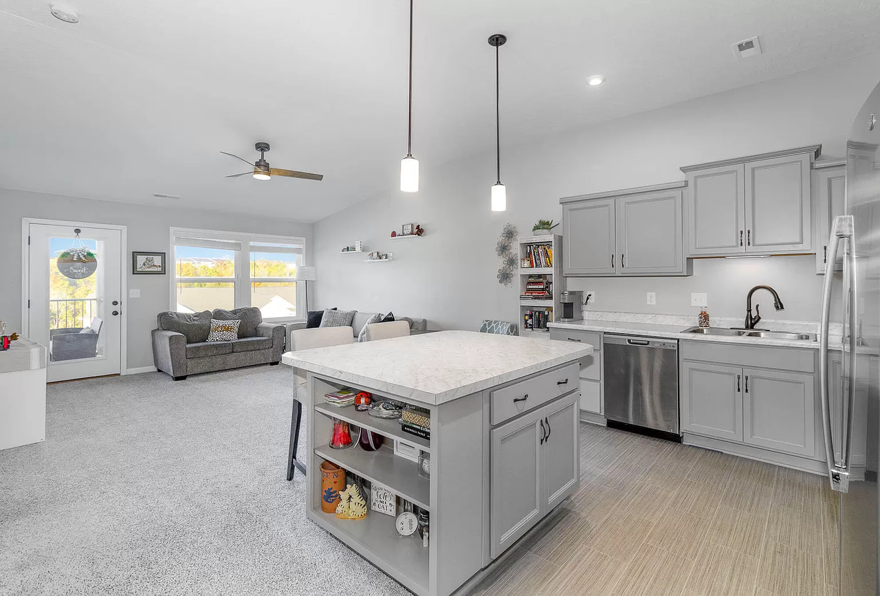 7612 Woodhaven Ct - Photo 2 of 11