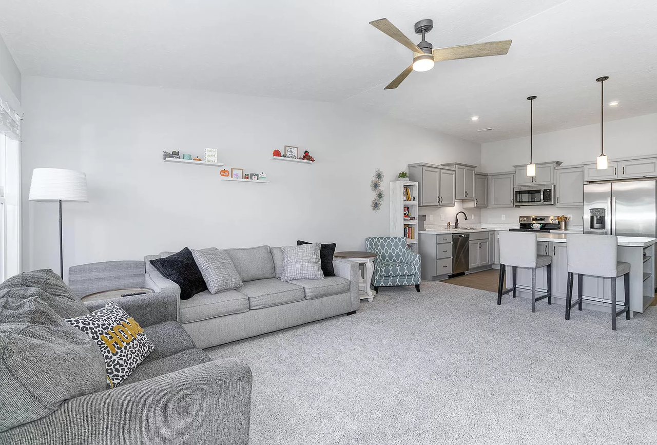 7612 Woodhaven Ct - Photo 3 of 11