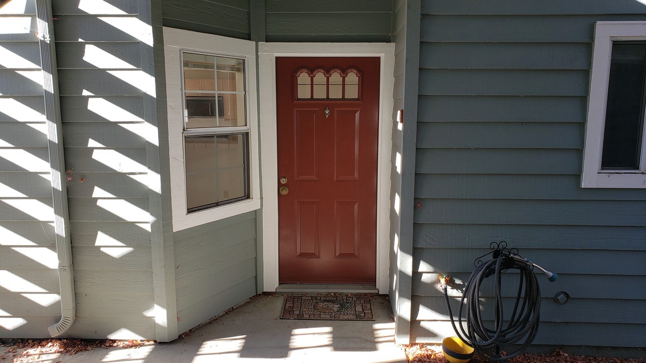7520 Canyon Meadow Cir #E - Photo 3 of 36