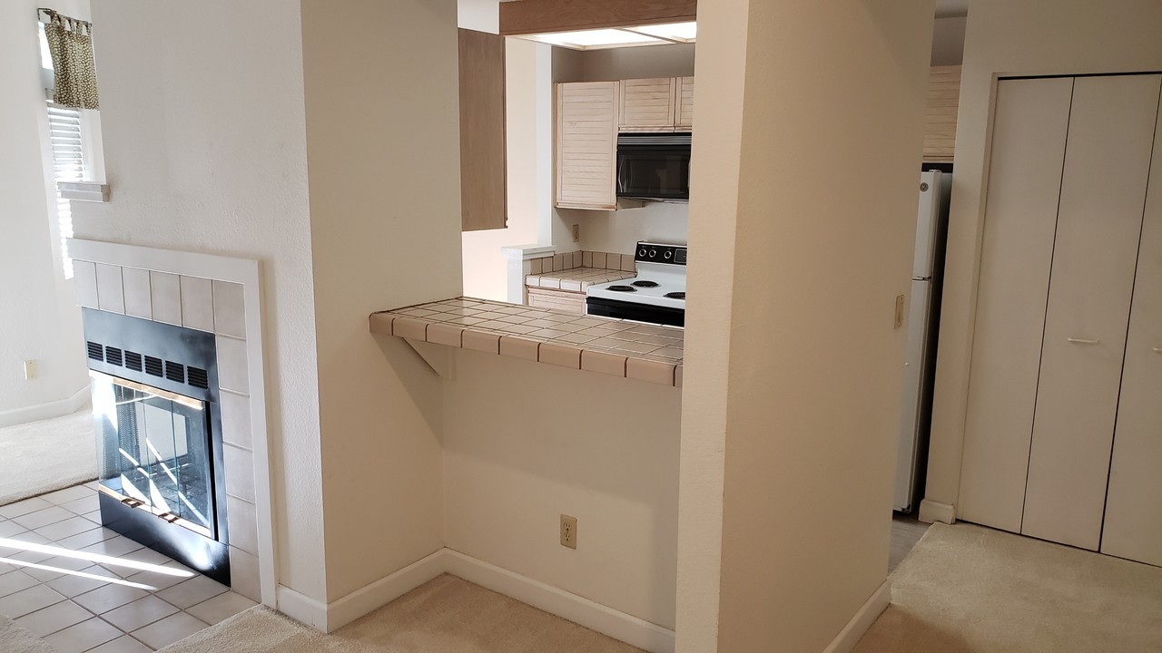 7520 Canyon Meadow Cir #E - Photo 4 of 36