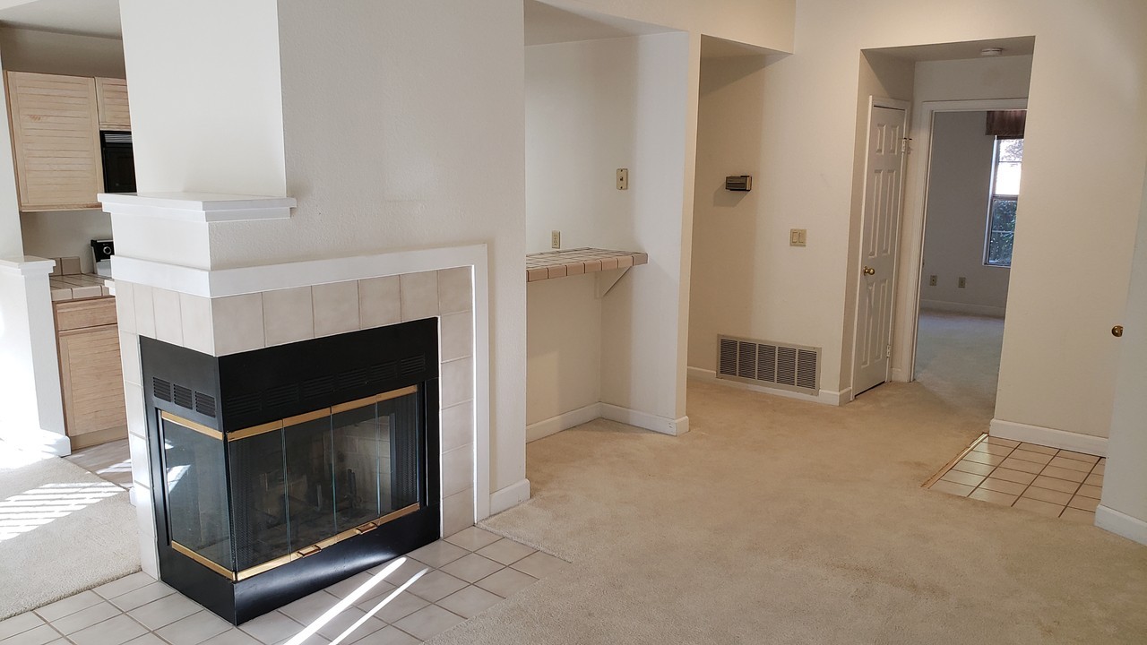 7520 Canyon Meadow Cir #E - Photo 6 of 36