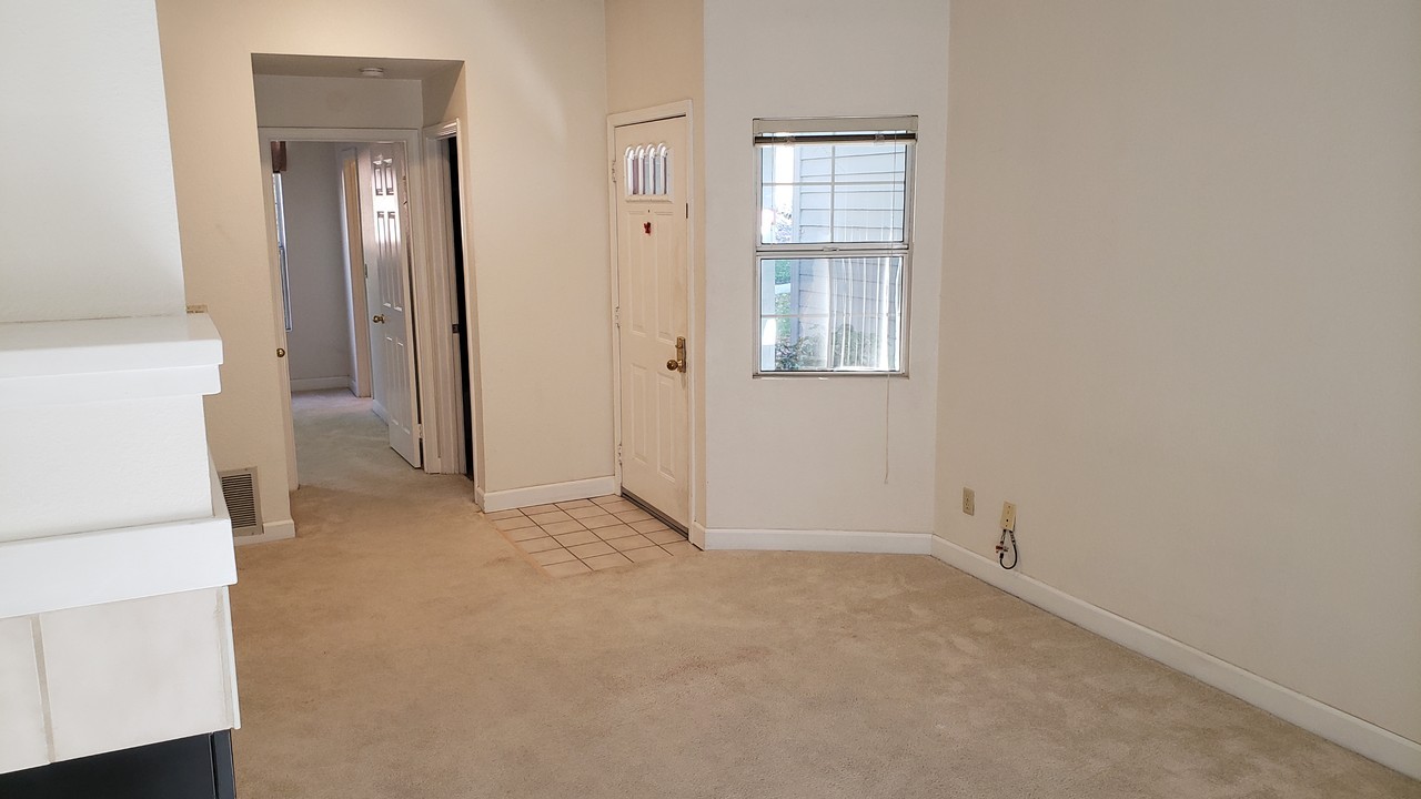 7520 Canyon Meadow Cir #E - Photo 7 of 36