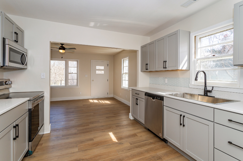 3118 Ellis St - Photo 2 of 17